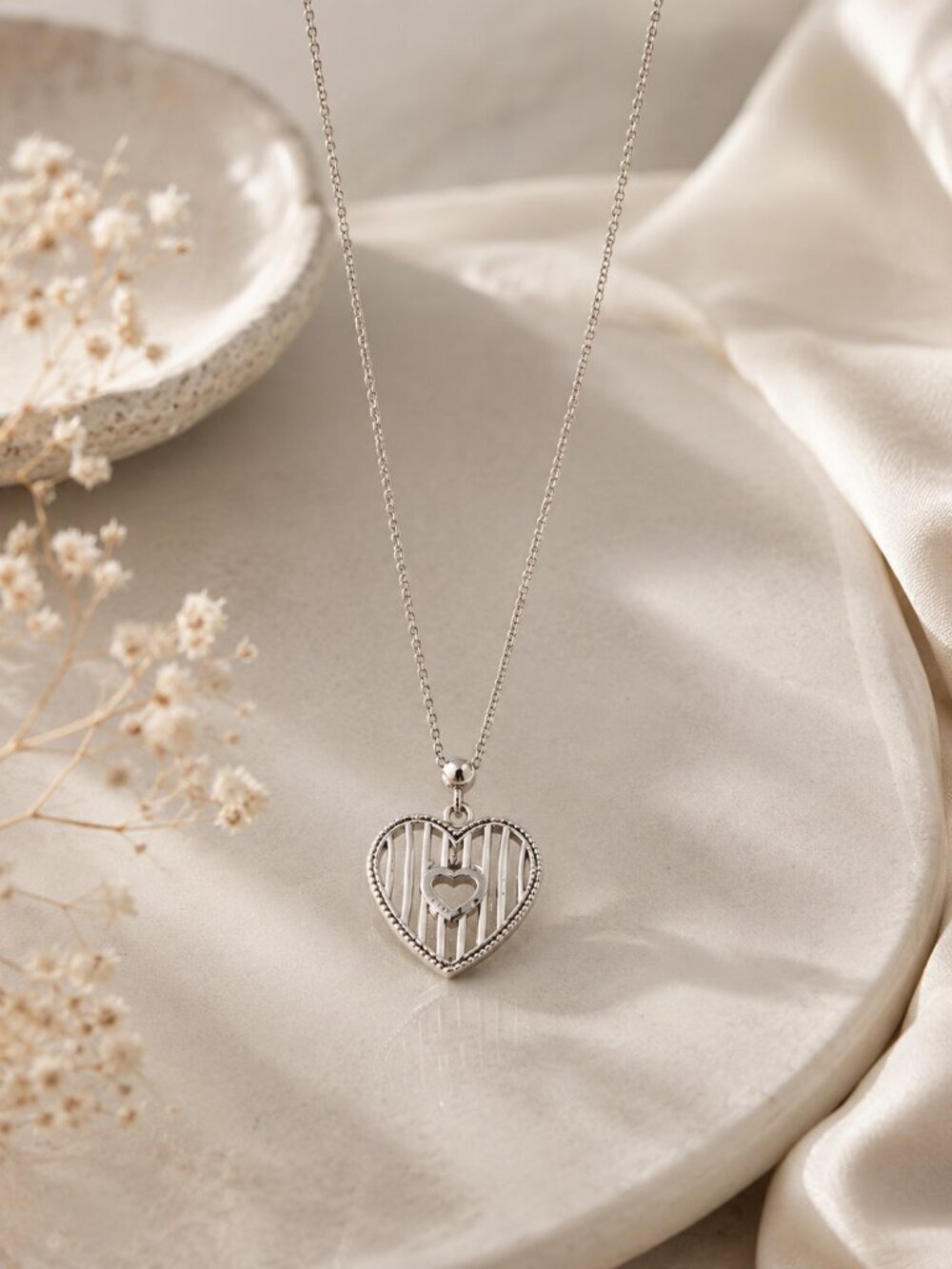 Vintage Sterling Silver Open Heart Pendant Necklace Rolo Chain Italy 925